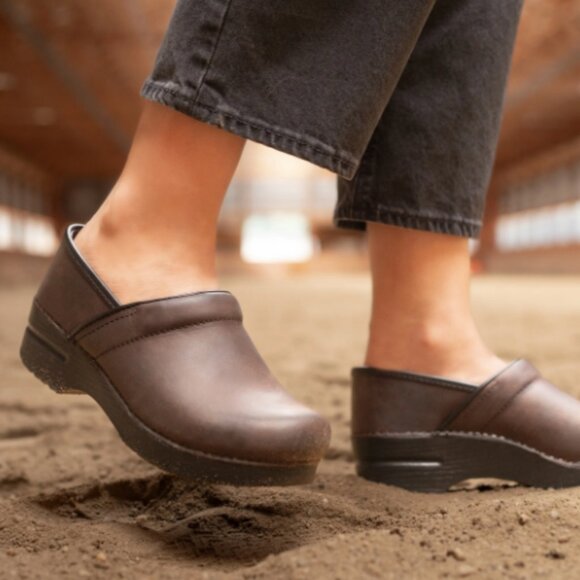 DANSKO Professional Clog - Antique Brown Oiled Clog - Picture 4 of 6